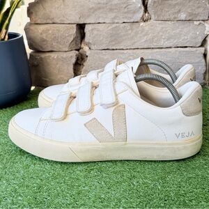 Veja Recife Logo Chromefree Leather Mens Sneakers